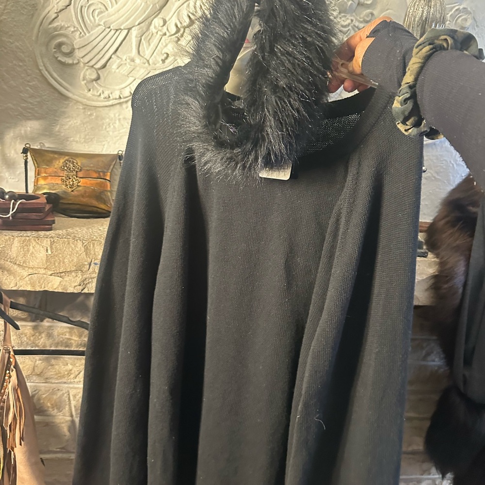 NWT IMAN 2pc Black Sweater cape w/Faux Fur Collar or headpiece plus 2/3X